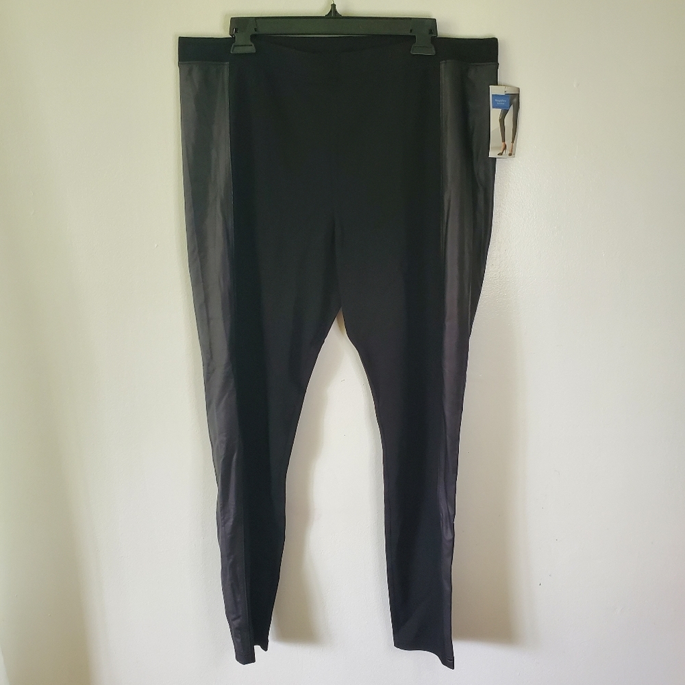 🆕️Simply Vera Leatherette Blocked Leggings